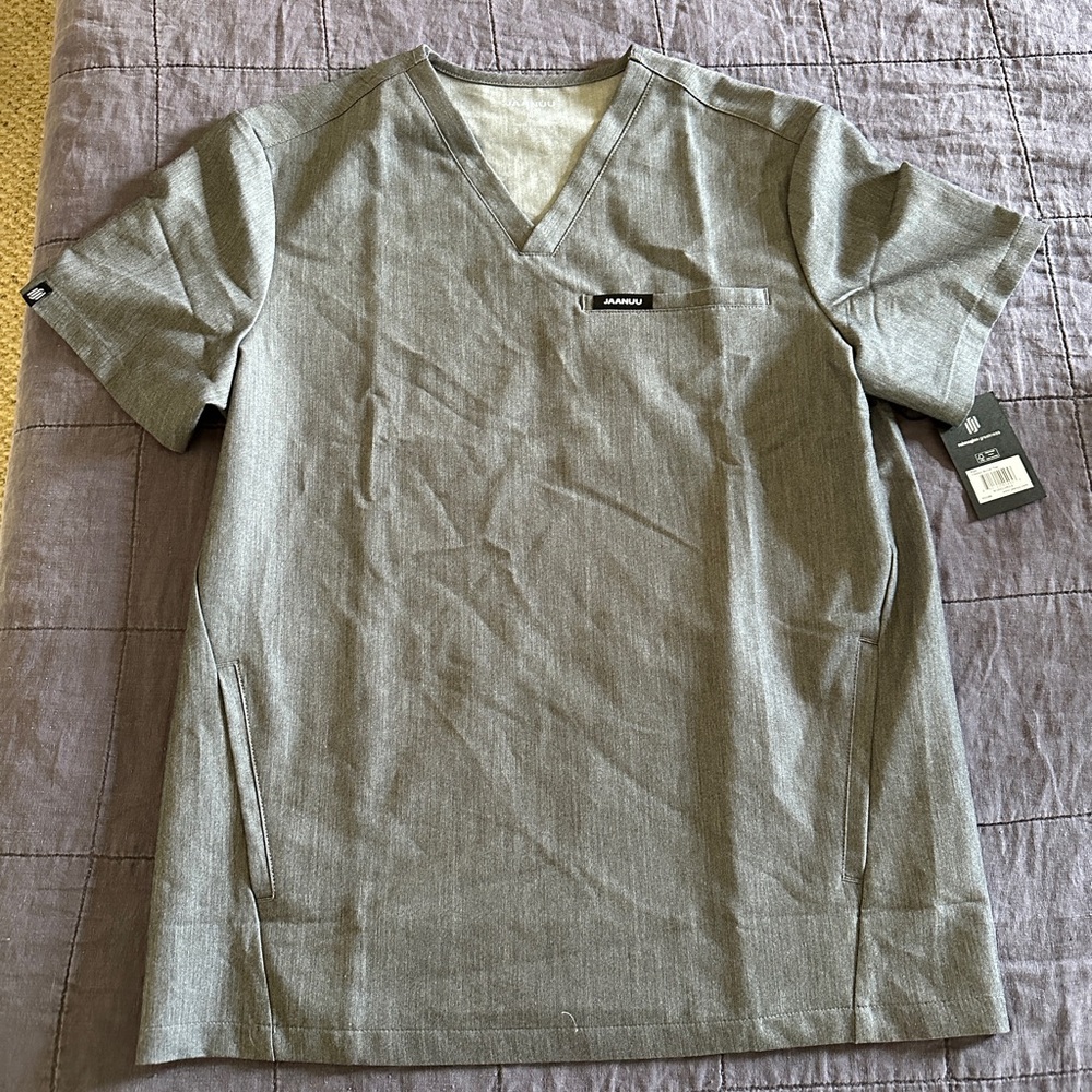 Jaanuu Men’s Platt Scrub Top, New with Tags—Gray